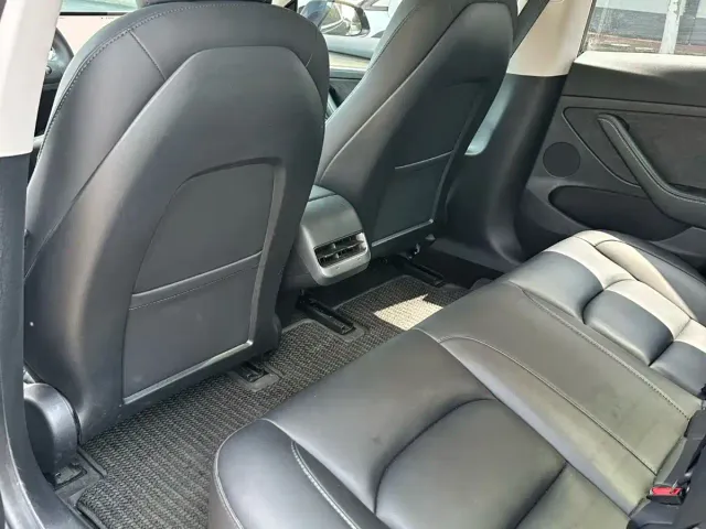 Tesla Model 3 — Фото автомобиля 8