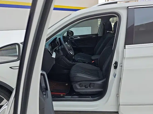 Volkswagen Tiguan L — Фото автомобиля 9