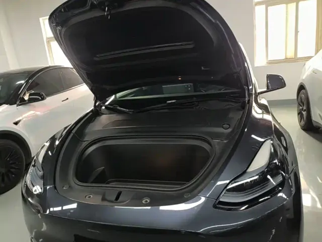 Tesla Model Y — Фото автомобиля 19
