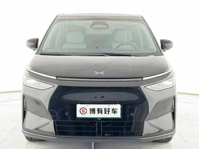 Xpeng X9 — Фото автомобиля 2