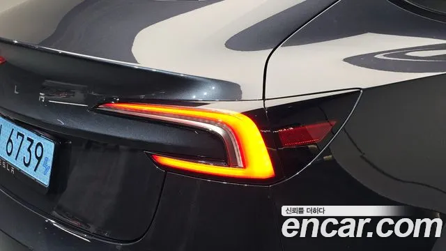 Tesla Model 3 — Фото автомобиля 20