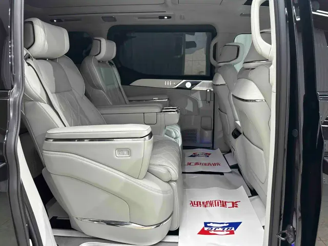 Volvo EM90 — Фото автомобиля 24