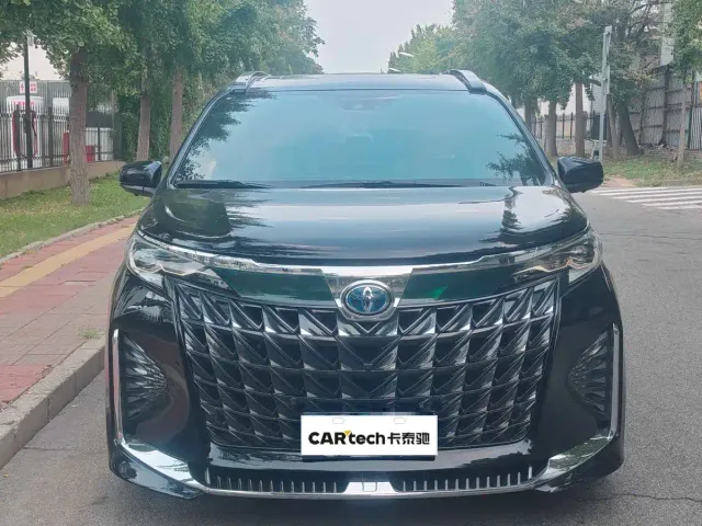 Toyota Sienna — Фото автомобиля 3