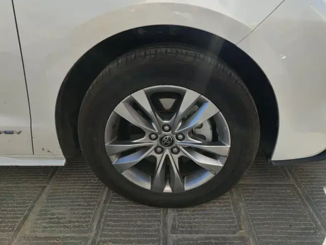 Toyota Sienna — Фото автомобиля 6