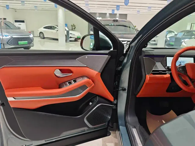 BYD Tang L — Фото автомобиля 4