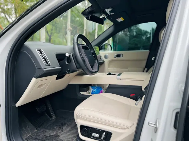 Li Auto L7 — Фото автомобиля 5