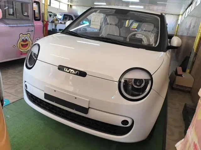Фотография автомобиля — Changan Lumin
