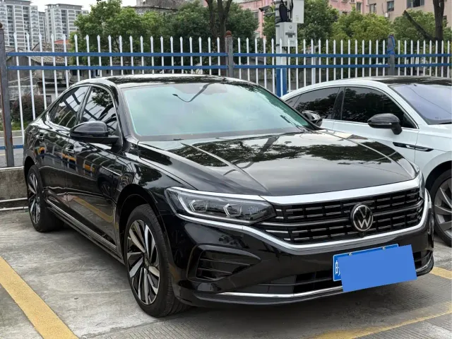Volkswagen Passat — Фото автомобиля 3