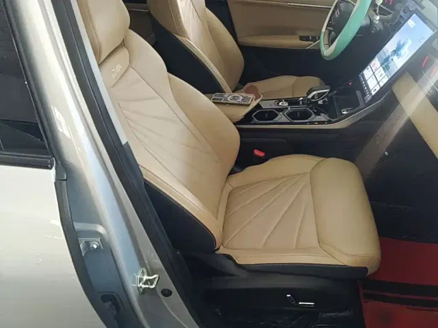 Geely Boyue L — Фото автомобиля 22