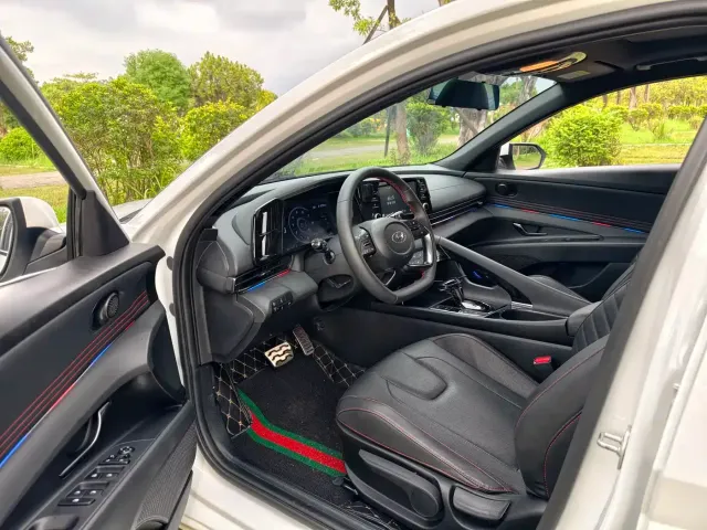 Hyundai Elantra — Фото автомобиля 14