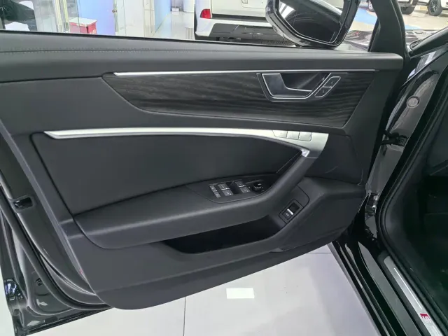 Audi A6L — Фото автомобиля 5