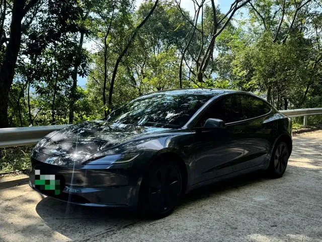 Фотография автомобиля — Tesla Model 3