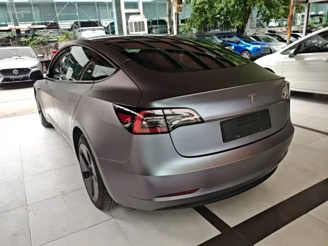 Tesla Model 3 — Фото автомобиля 4