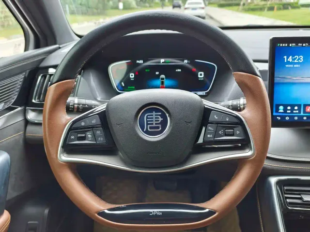 BYD Tang — Фото автомобиля 15