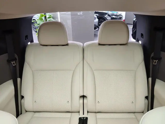 Li Auto i8 — Фото автомобиля 17