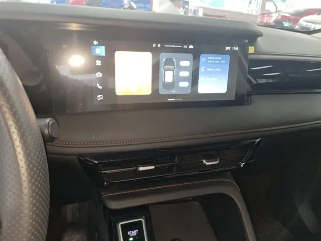 Roewe i5 — Фото автомобиля 12
