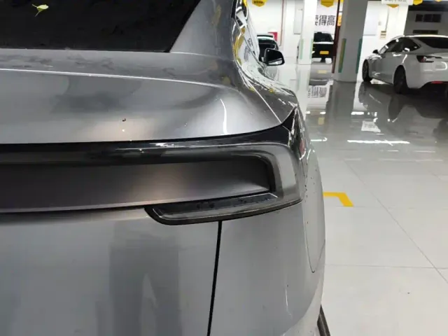 Tesla Model Y — Фото автомобиля 7
