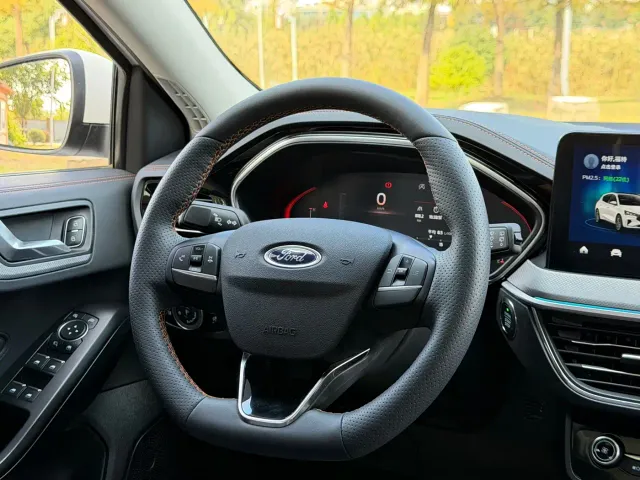 Ford Focus — Фото автомобиля 17