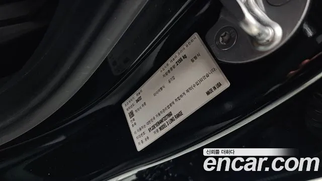Tesla Model 3 — Фото автомобиля 8