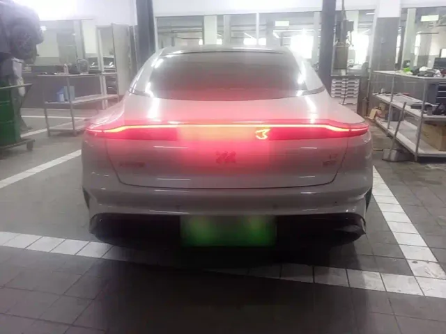 IM Motors L7 — Фото автомобиля 5