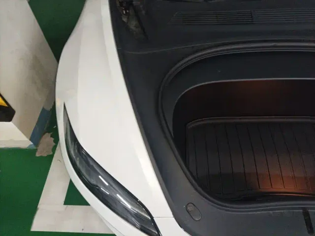 Tesla Model 3 — Фото автомобиля 20