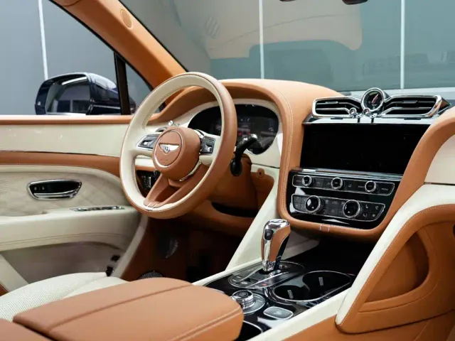 Bentley Bentayga — Фото автомобиля 21
