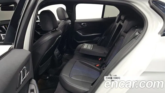 BMW 1 Series F40 — Фото автомобиля 16