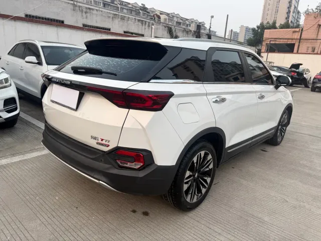 Bestune T77 — Фото автомобиля 12