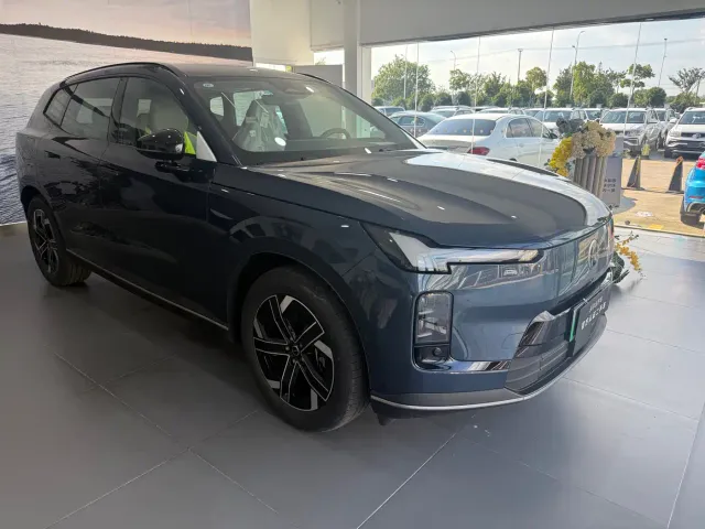 Volvo XC70 Plug-in Hybrid — Фото автомобиля 2