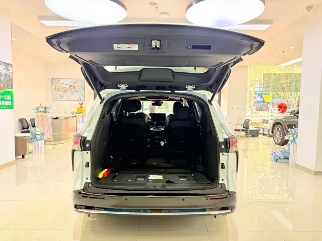Toyota Sienna — Фото автомобиля 22