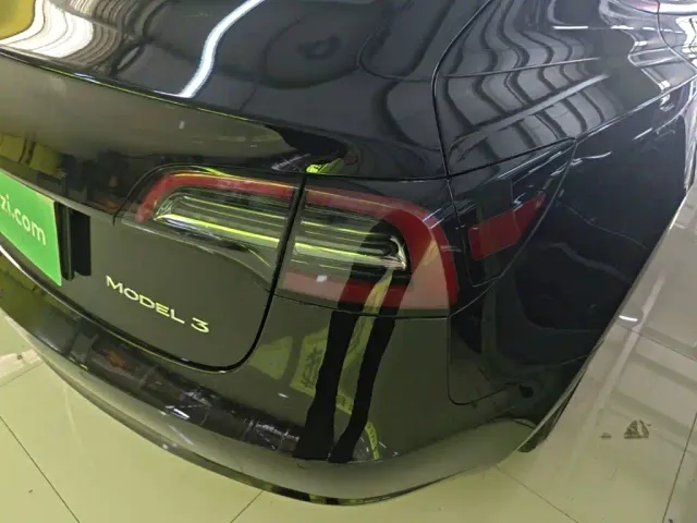 Tesla Model 3 — Фото автомобиля 7