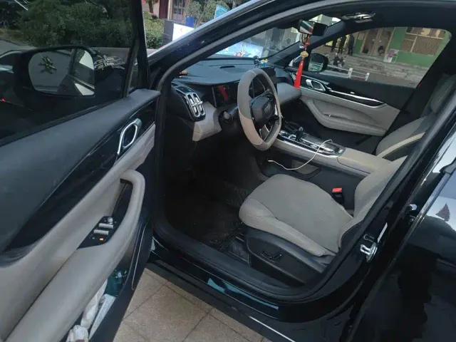 Geely Boyue L — Фото автомобиля 12