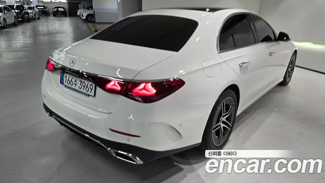 Mercedes-Benz E-Class — Фото автомобиля 4