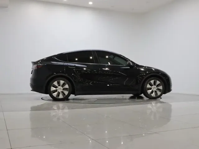 Tesla Model Y — Фото автомобиля 7