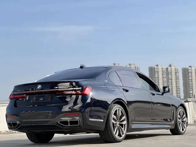 BMW 7 Series — Фото автомобиля 14