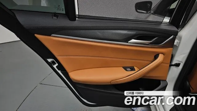BMW 5 Series G30 — Фото автомобиля 24