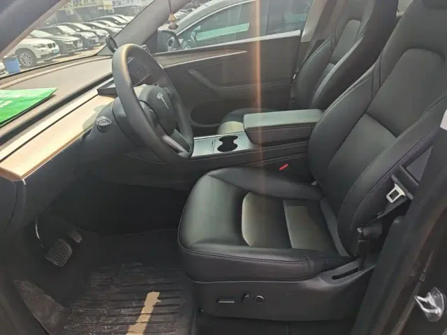 Tesla Model Y — Фото автомобиля 14