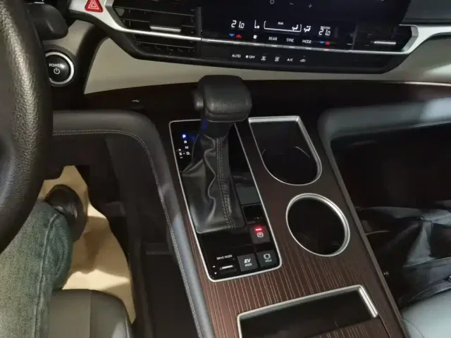 Toyota Granvia — Фото автомобиля 13