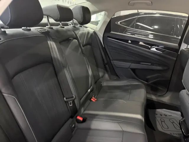 Volkswagen Passat — Фото автомобиля 13