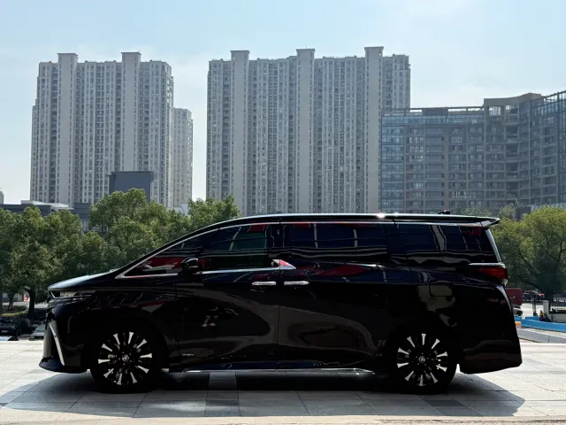 Toyota Alphard — Фото автомобиля 2
