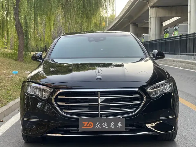 Mercedes-Benz E-Class — Фото автомобиля 2