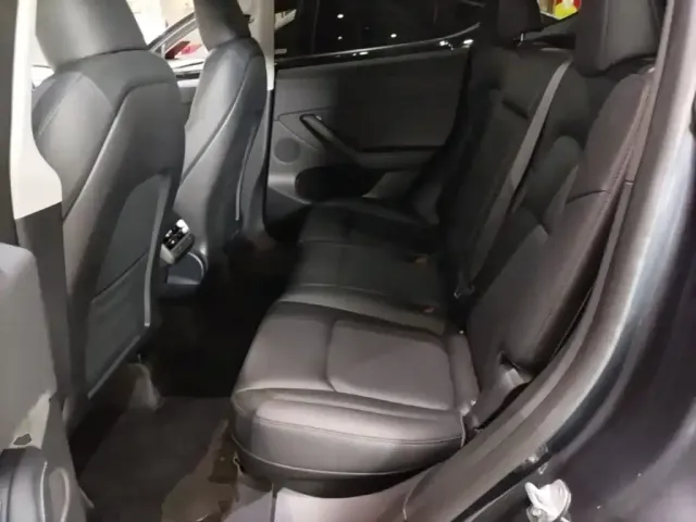 Tesla Model Y — Фото автомобиля 16