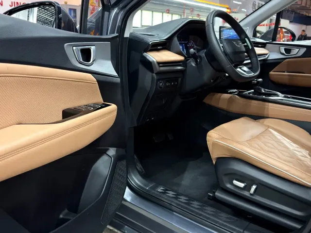 Wuling Jiachen — Фото автомобиля 10
