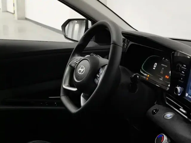 Hyundai Elantra — Фото автомобиля 22
