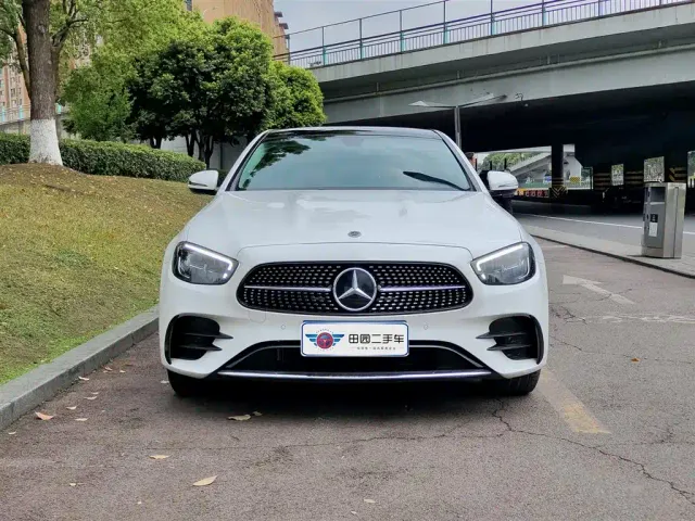 Mercedes-Benz E-Class — Фото автомобиля 2