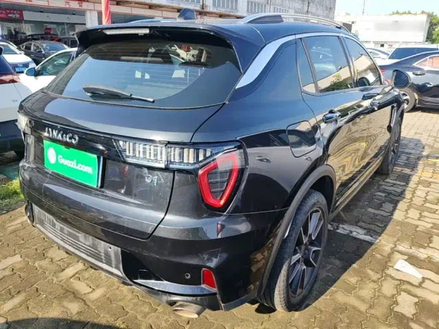 Lynk & Co 01 — Фото автомобиля 6