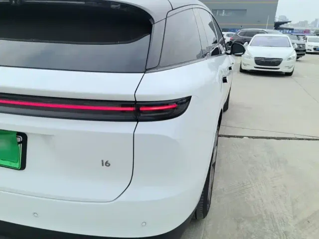 Li Auto i6 — Фото автомобиля 7