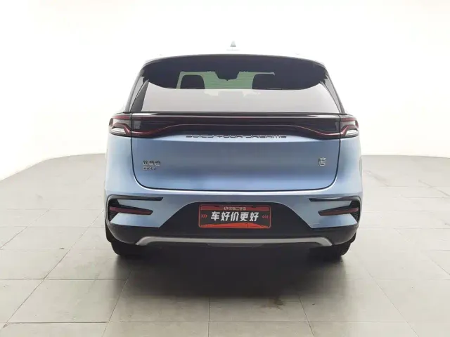 BYD Tang — Фото автомобиля 4