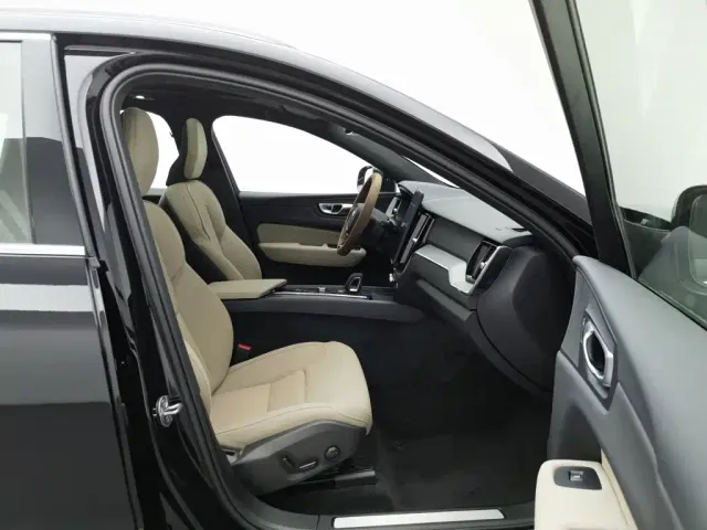 Volvo XC60 — Фото автомобиля 23