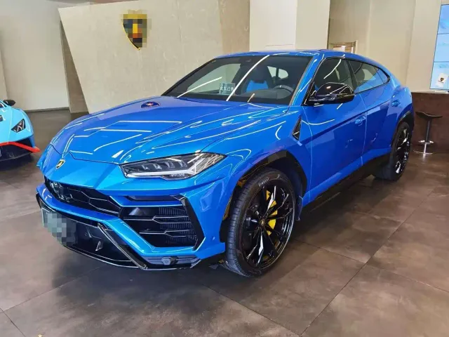 Lamborghini Urus — Фото автомобиля 3
